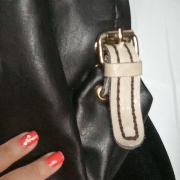 Black rivet hobo style bag - Picture 4 of 9